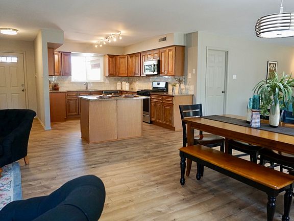 3rd image of 11200 Baja Dr NE