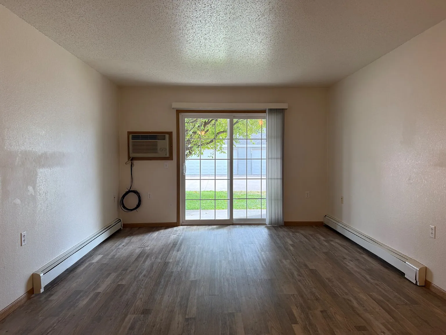 1 bed, 1.0 bath, $995 — Photo 2