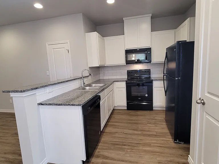 104 Peruna Dr — Photo 4