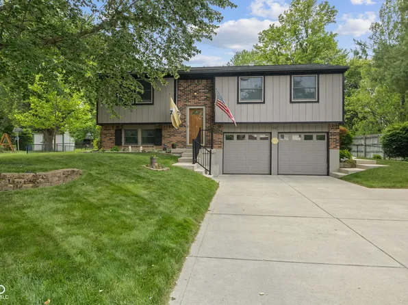 618 Shady Creek Dr, Greenwood, IN 46142