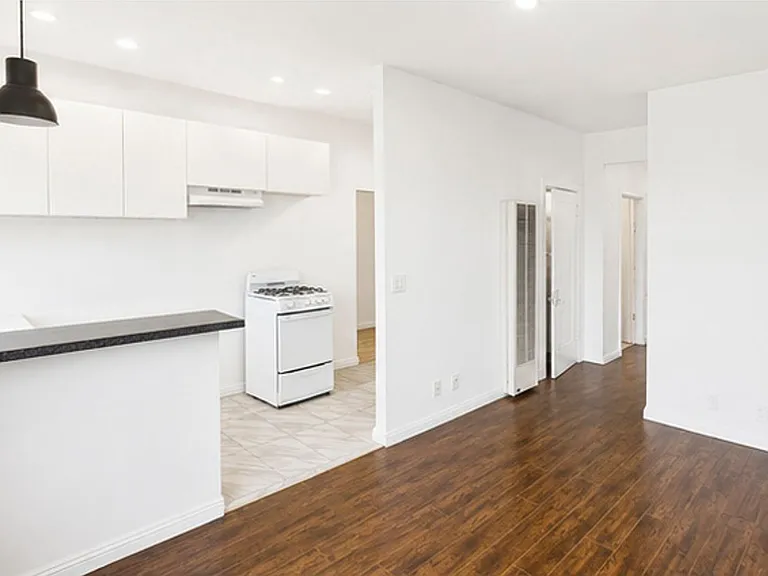 5425 Santa Monica Blvd Classic Hollywood Charm with Modern Convenience — Photo 9