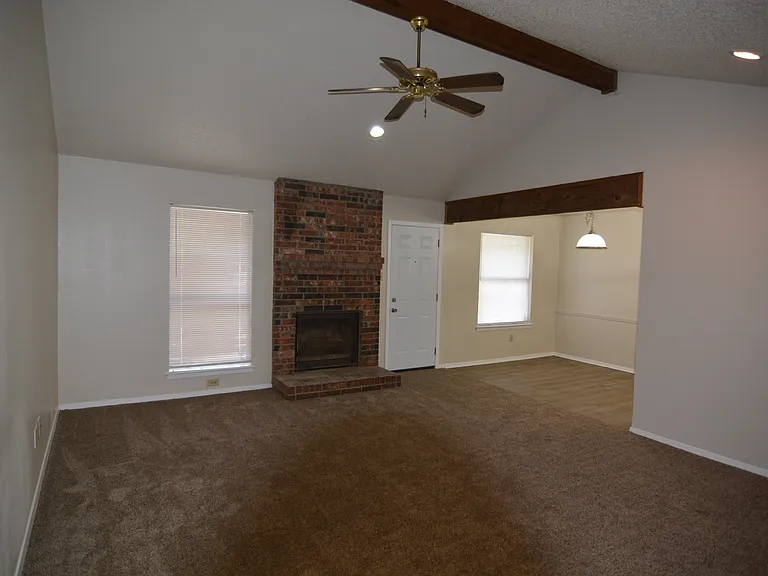 6809 Westglen Dr — Photo 8