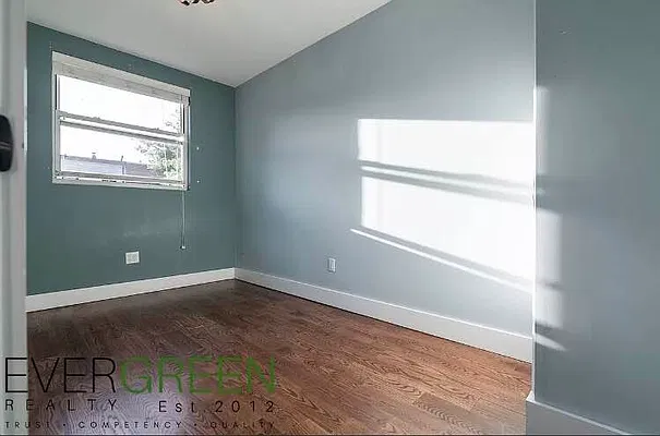 Rented by ERNY LLC | media 32