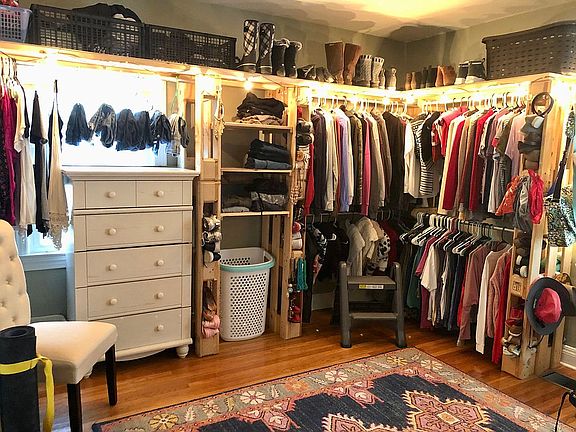 Primary bedroom - 1st floor 