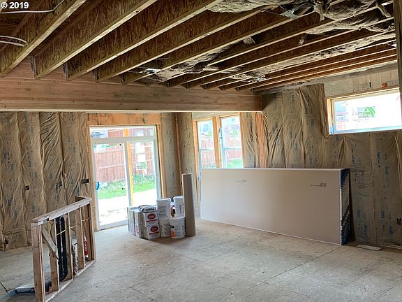 3rd image of 2209 NE Brendan Cir