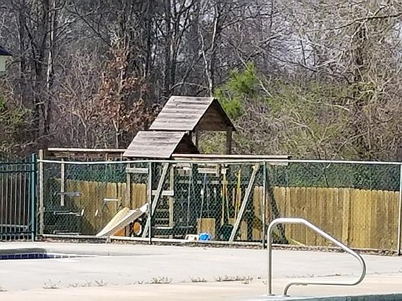 3rd image of 1190 Newport Trl