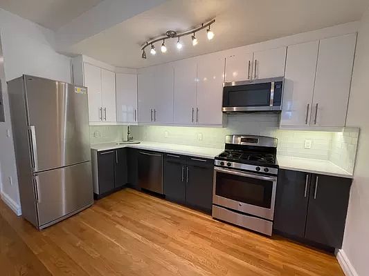 2nd image of 2620 Jackson Ave APT 3A