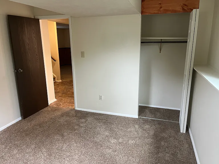 8734 Crestpointe Dr — Photo 18