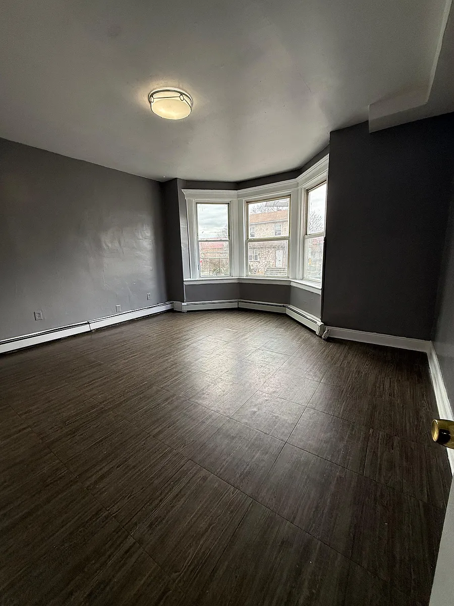 Building Photo - 70 Eaton Pl #2