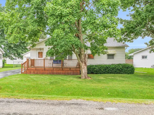 615 S Buchanan Dr, Monticello, IL 61856
