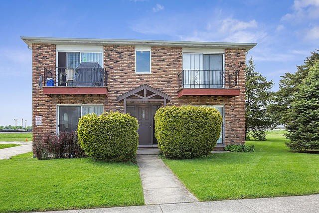 3-2 bedroom units. 1-1 bedroom unit