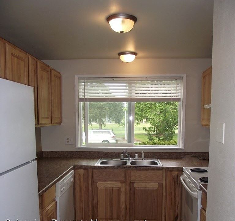 1st image of 1526 31st St SE APT 1