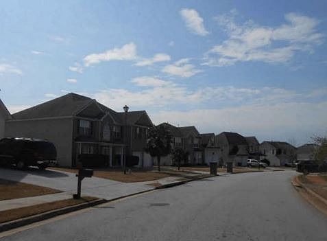 Exterior Neighborhood (street photo)
