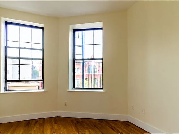 2nd image of 654 Park Pl APT 2LF