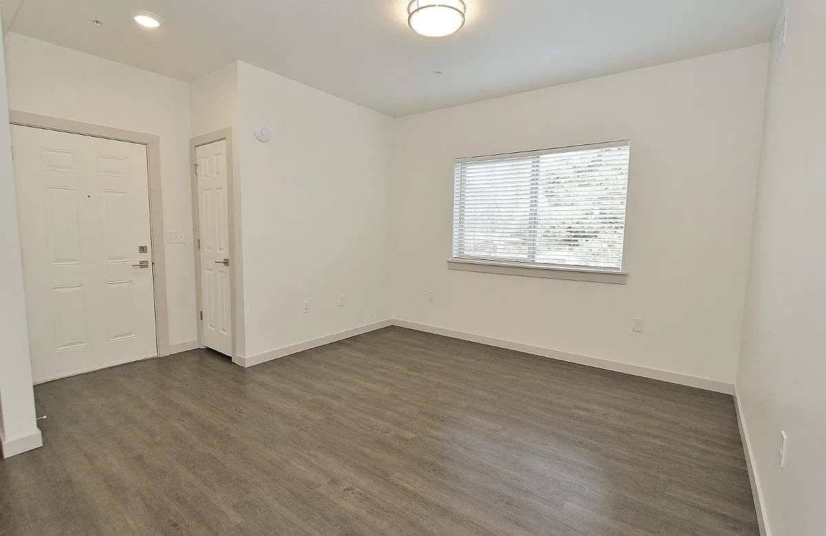 Building Photo - 1714 N Cole Rd #304
