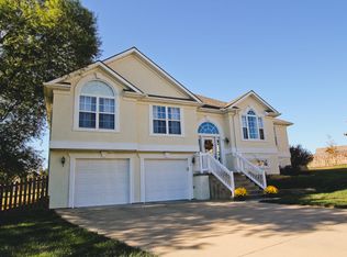 112 Deerfield Dr, Warrensburg, MO 64093