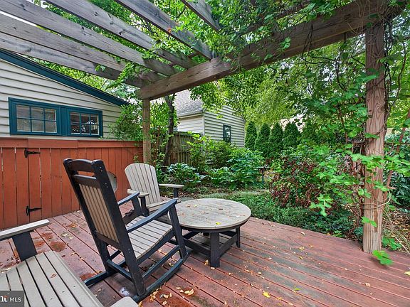 5th image of 104 Church Aly