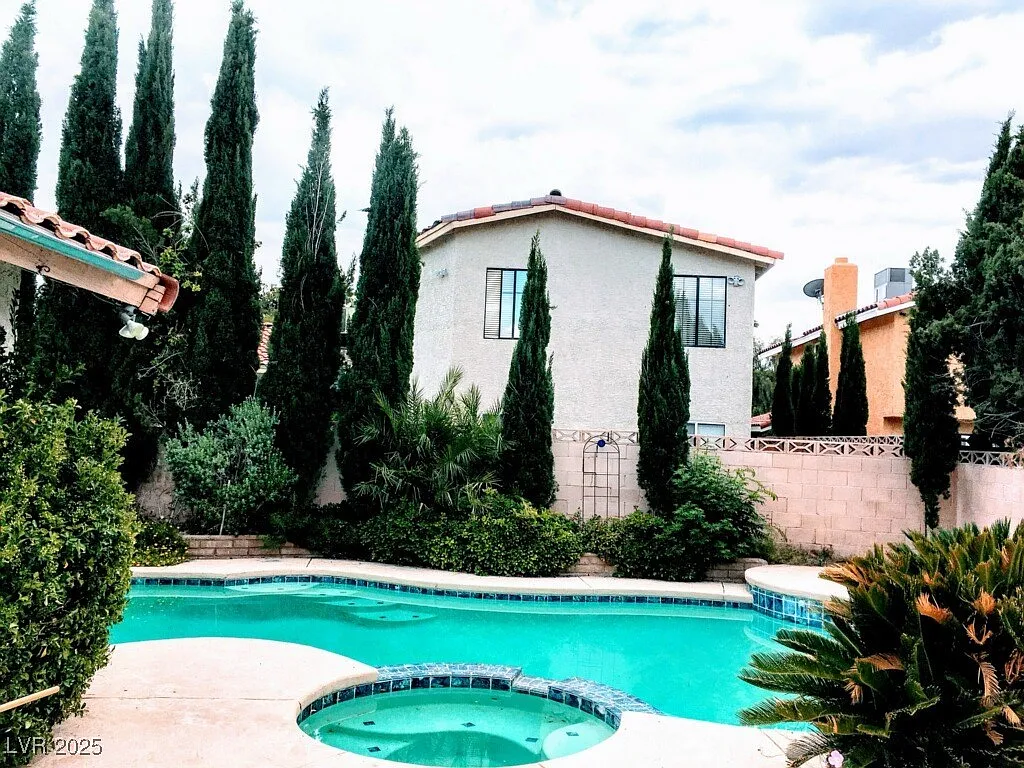 4 bed, 2.0 bath, 1902 sqft, $3,395 — Photo 3