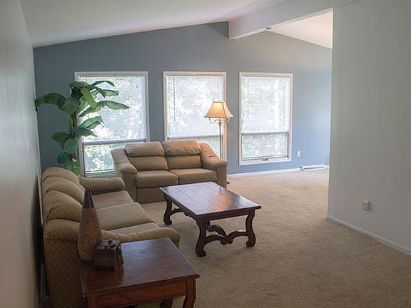 2nd image of 2910 Lynnwood Dr
