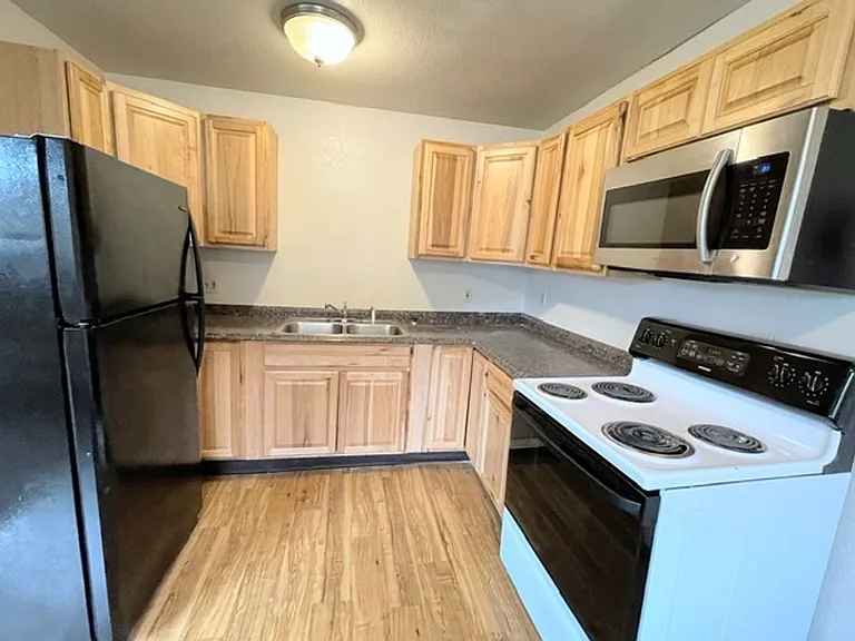 330 Flower St — Photo 10