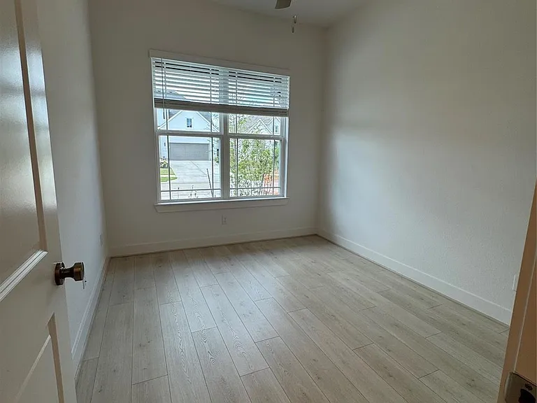 7129 Carriage Light Dr — Photo 6