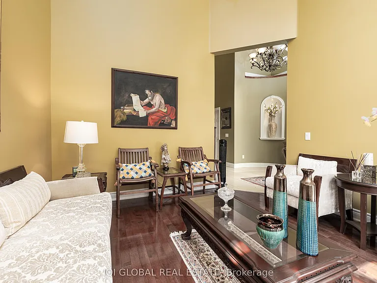 2395 Lyndhurst Dr — Photo 14
