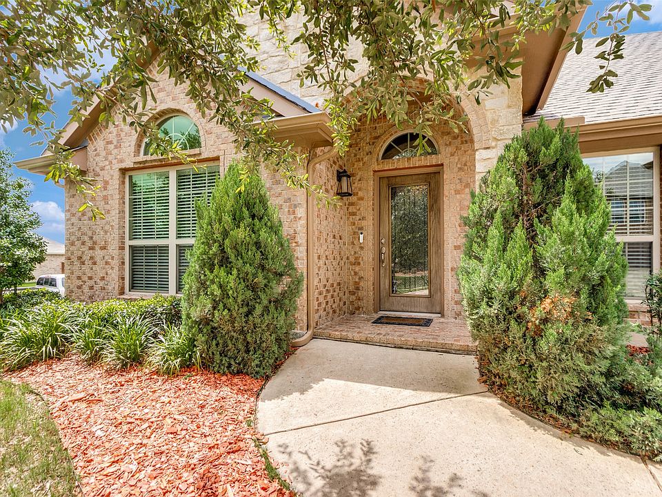 1st image of 27 Oakridge Ln