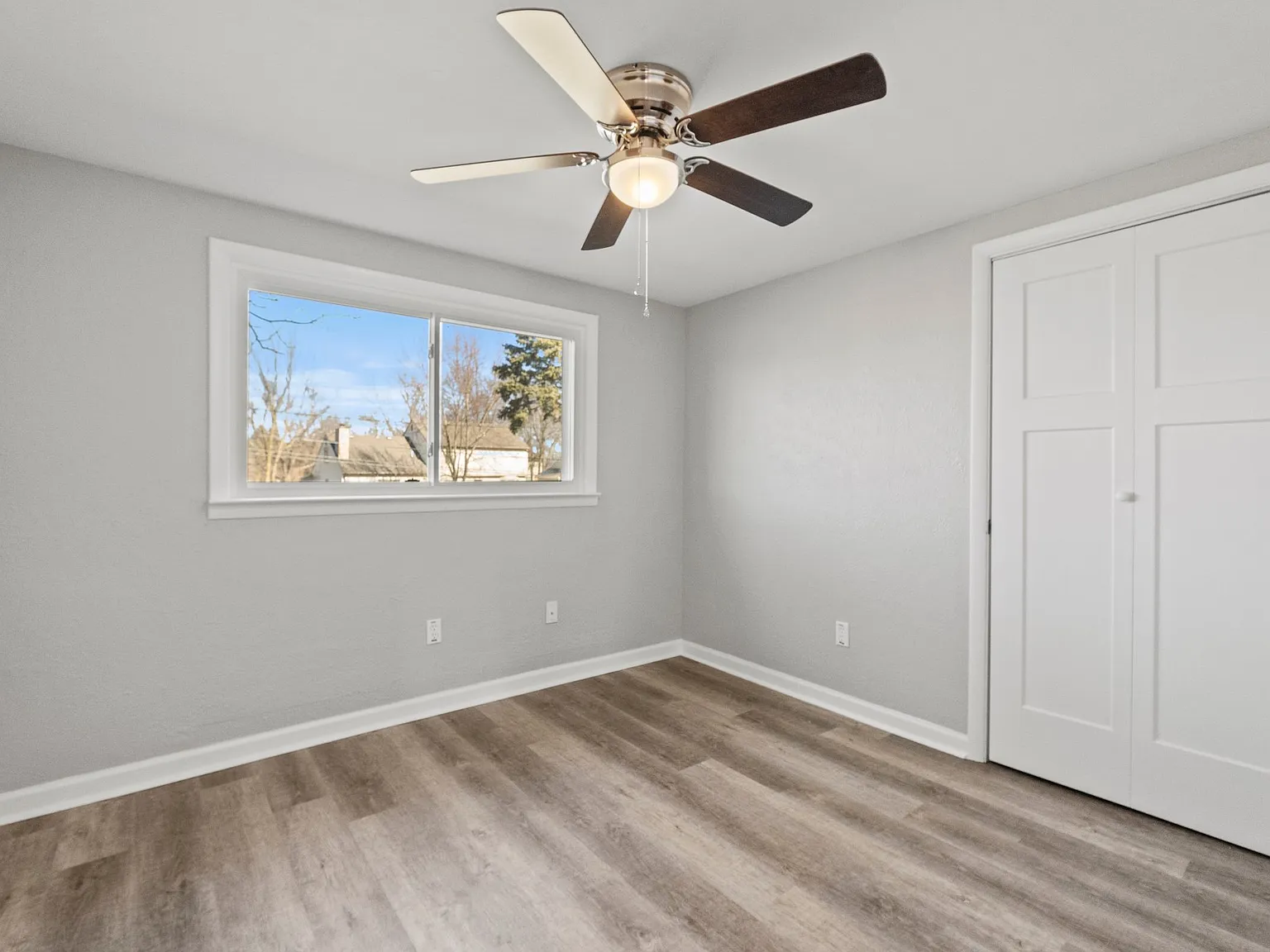 1514 W Dupont Rd — Photo 3
