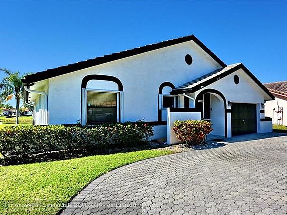 3rd image of 10520 NW 71st Pl