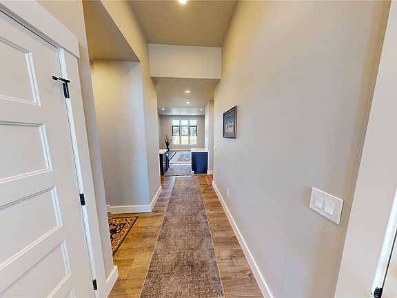 2nd image of 880 Point Brown Avenue SE