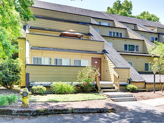 3rd image of 1621 NE 113th St APT 132