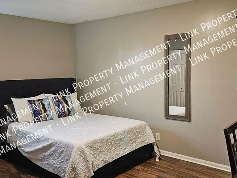 2433 Meade Cir — Photo 28