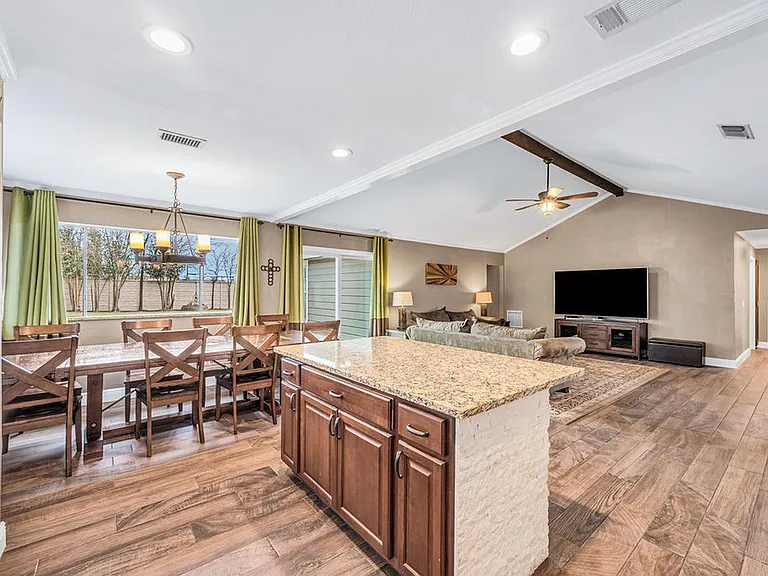 204 Monaco Dr — Photo 13