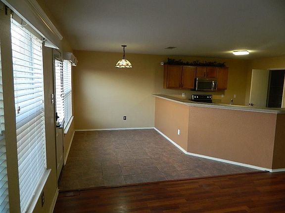 4th image of 231 Garden Valley Ln