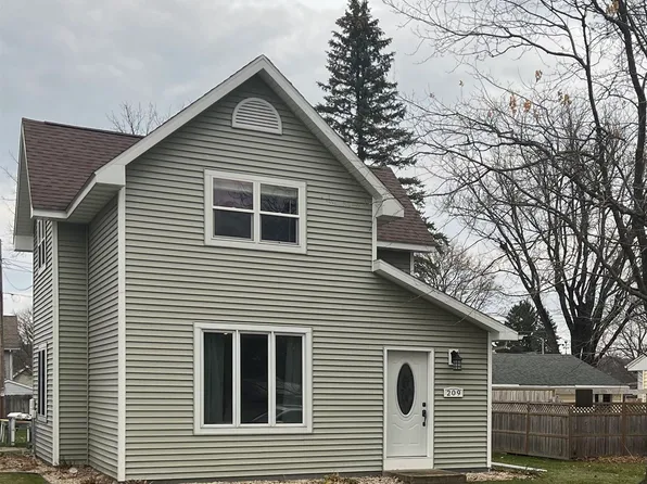 209 Division St, Rio, WI 53960