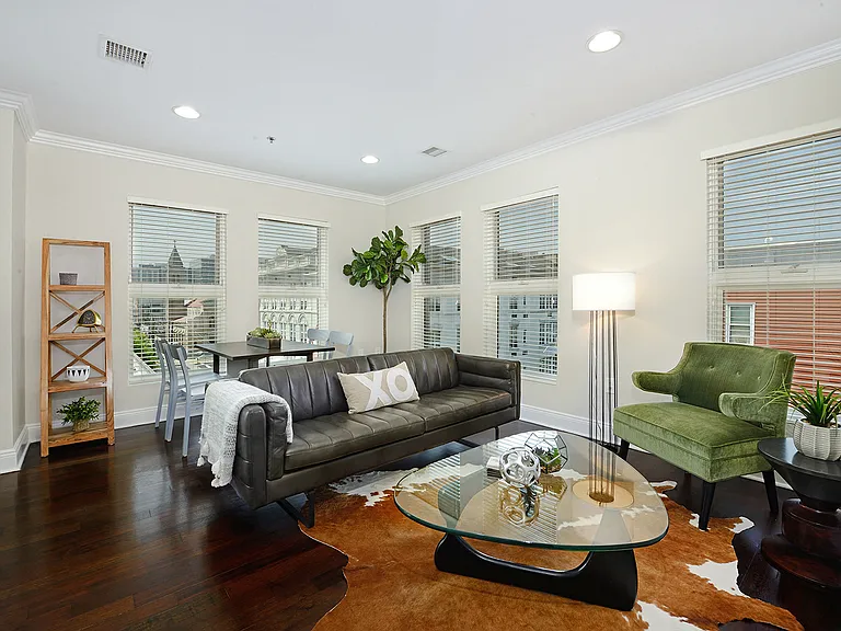 619 Adams St — Photo 3