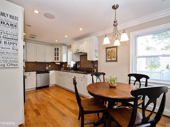 4th image of 130 Ambrose Ave