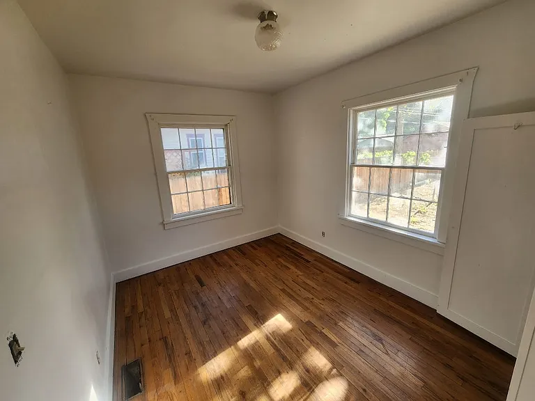 640 Howard St — Photo 8