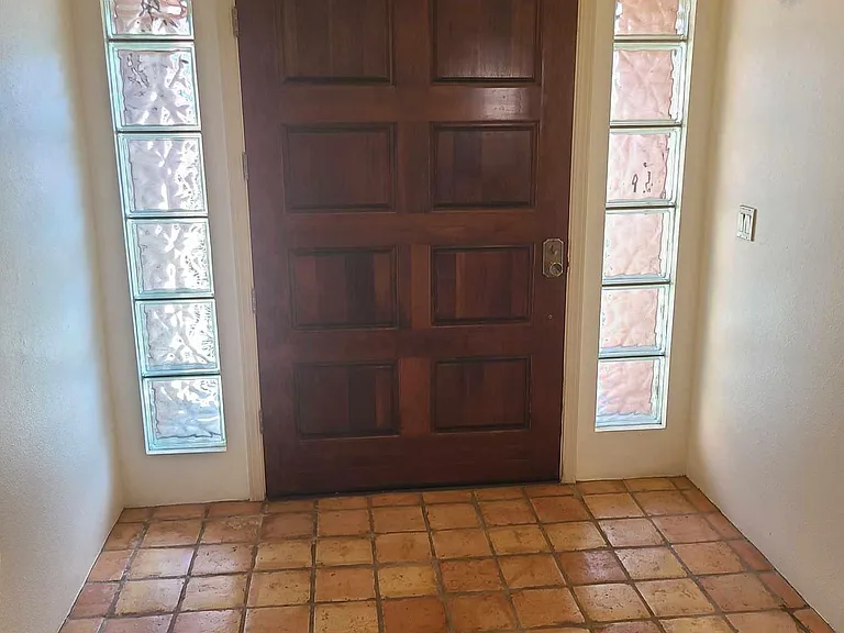 24451 Oaktree Ct — Photo 2