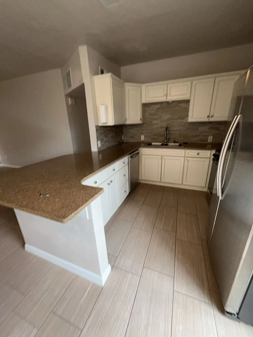 4 Bedroom, 2 Bathroom Home! Schedule a Showing! — Photo 4