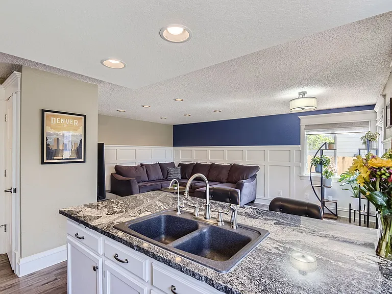 4915 S Flanders Ct — Photo 10