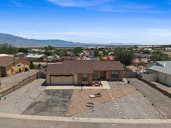 5th image of 4522 Sunstone Way NE