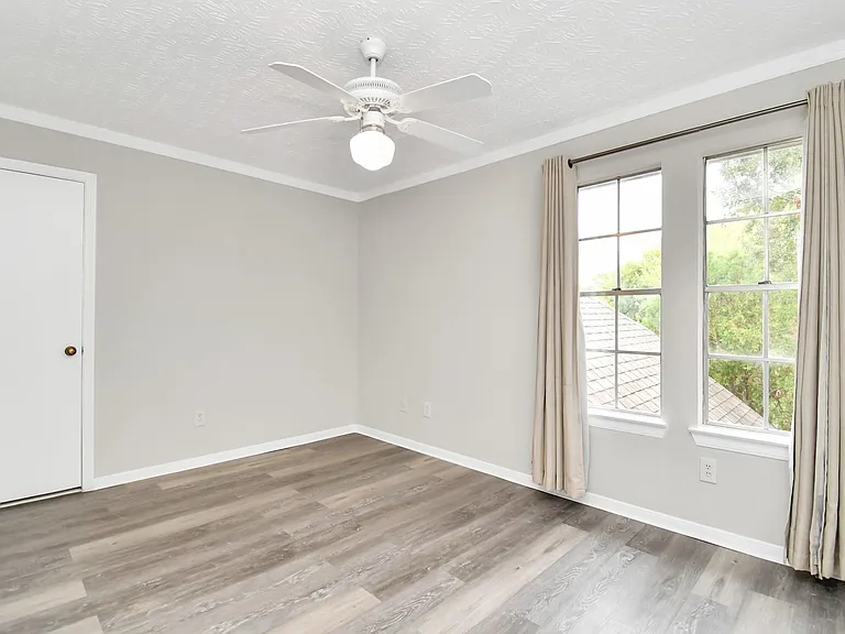 14810 Cypress Ridge Dr — Photo 25