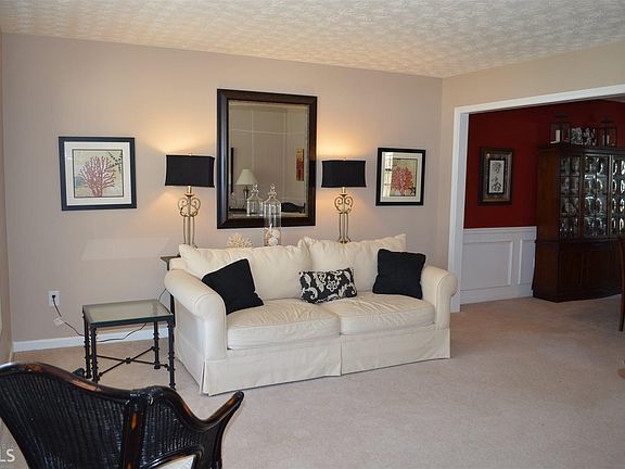 5th image of 401 Lake Valley Dr