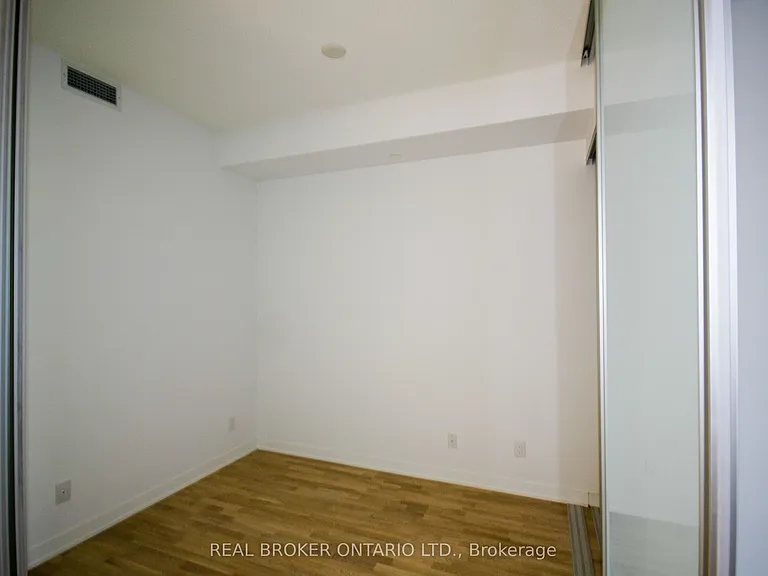 90 Park Lawn Rd #702 — Photo 4