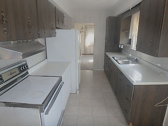 5th image of 1328 Hirsch Ave