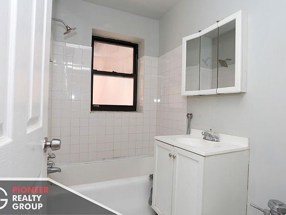 3rd image of 1347 N Dearborn St #1347207