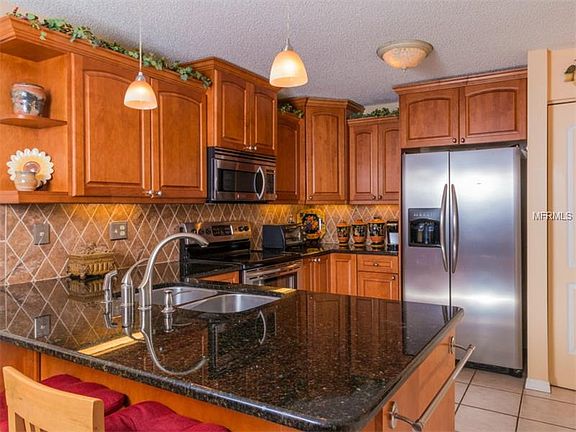 5th image of 722 Captiva Ct NE