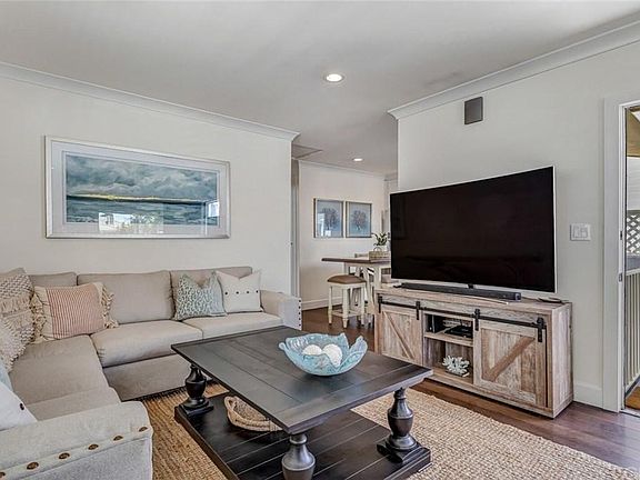 3rd image of 518 Begonia Ave #1/2