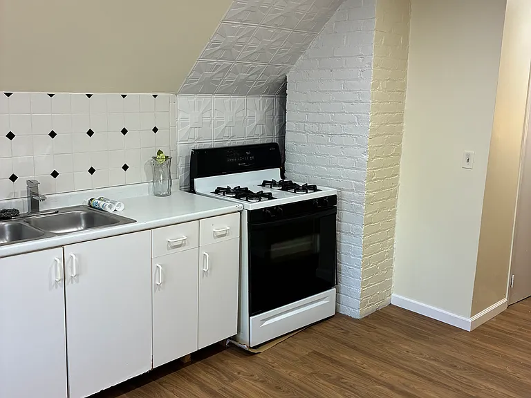 158 W 33rd St #3 — Photo 7